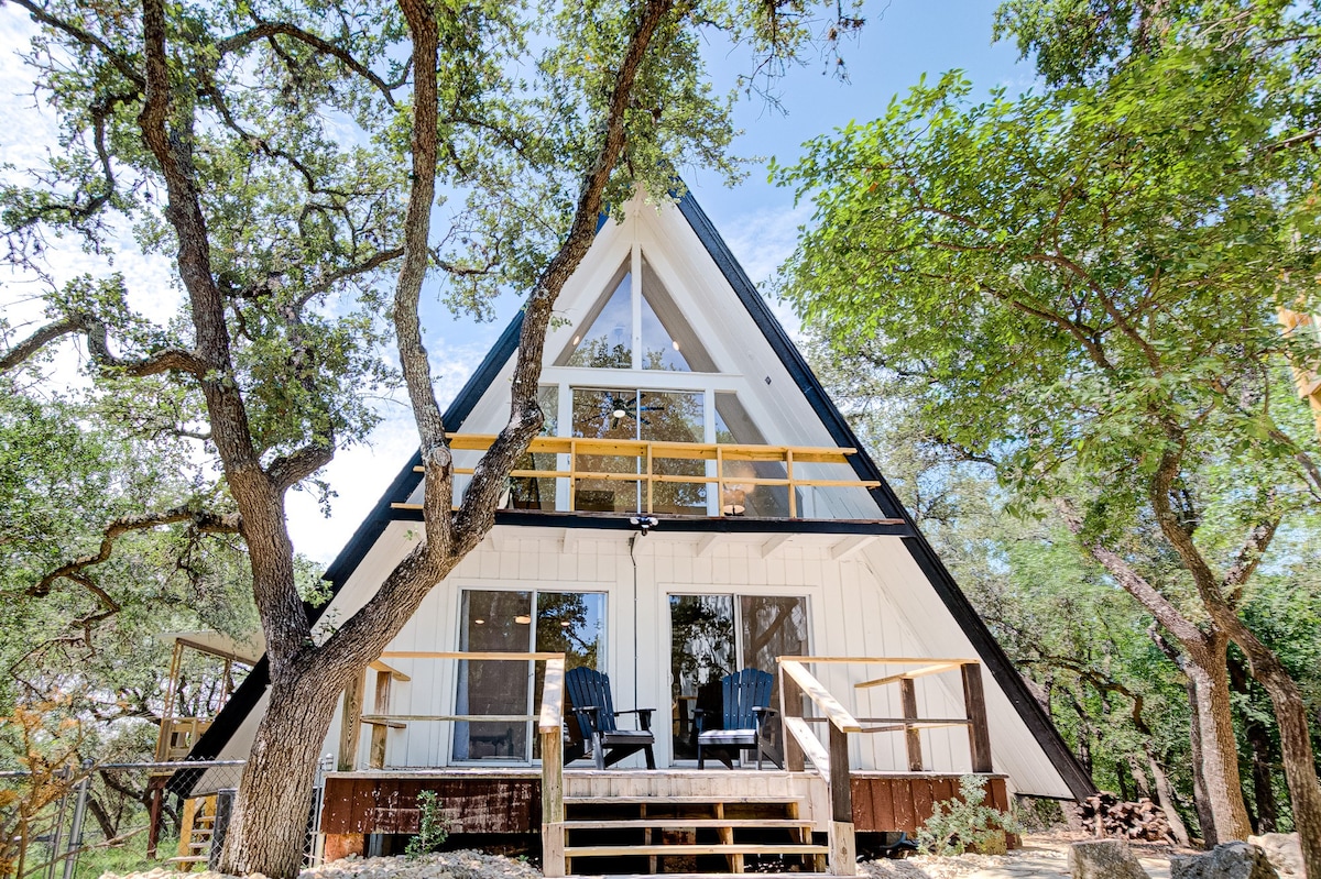 A-frame in Canyon Lake with Hill Country Views