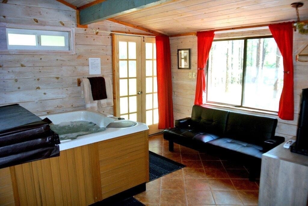 1号小木屋：独立热水浴缸房；壁炉；厨房