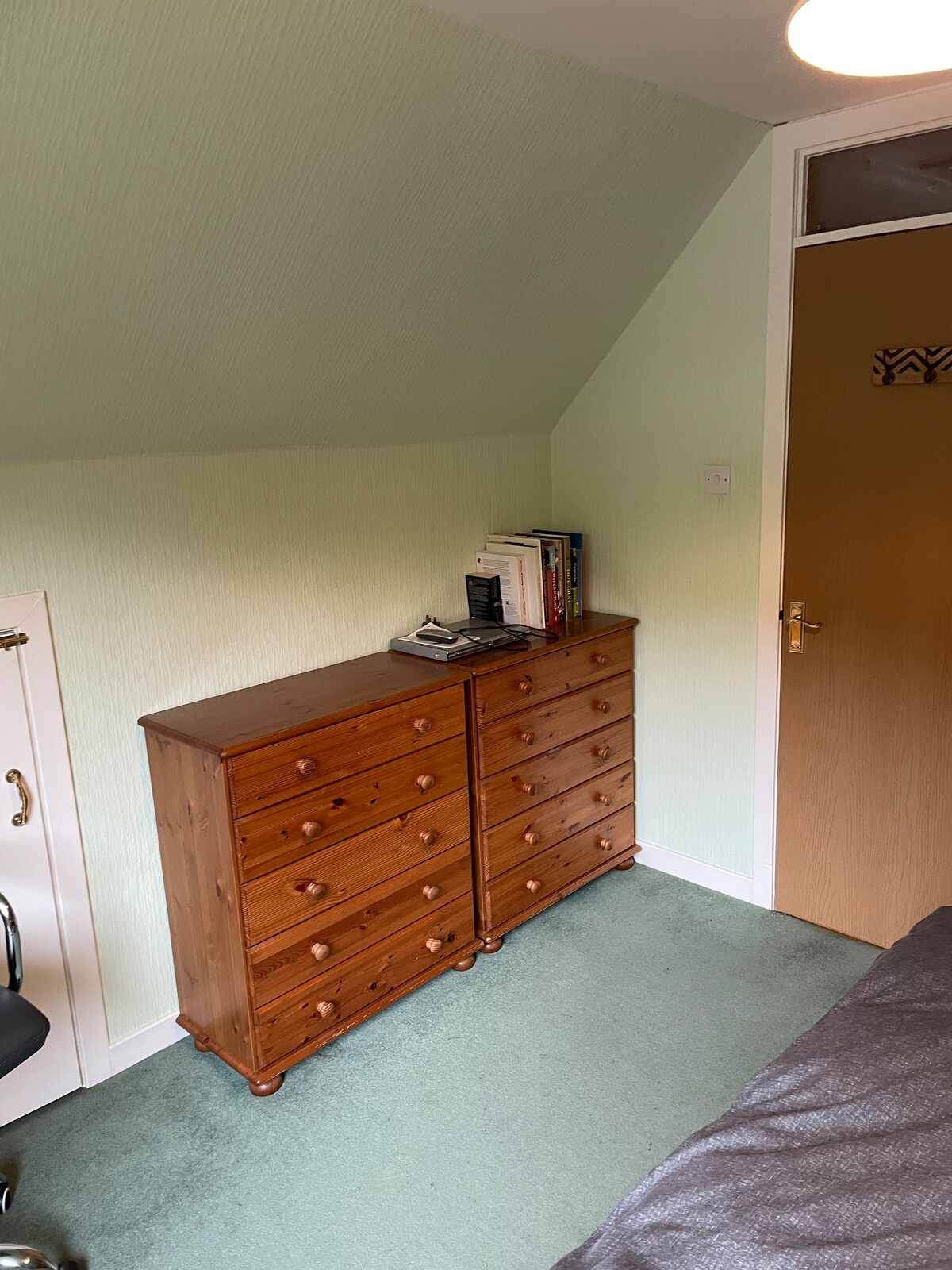 Room for up to 3 guests in shared home, Glenfarg.