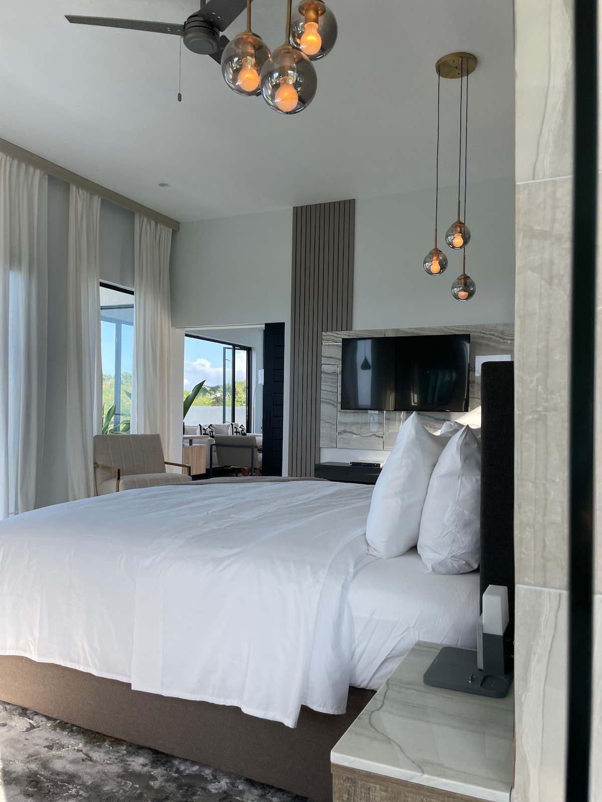 Oceanview Luxe Penthouse Suite + Pool & Butler