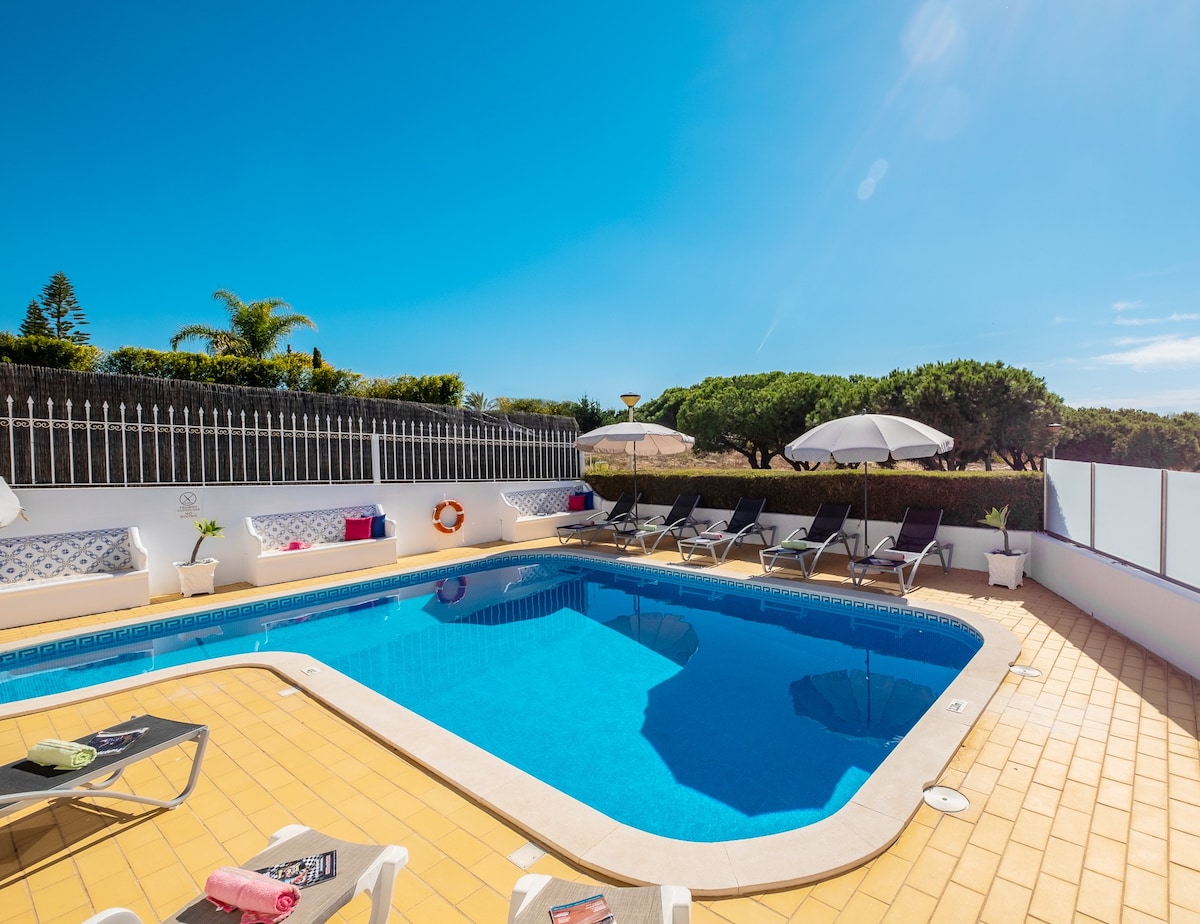 Amazing Villa, Pool, Free Wifi, Close To The Beach