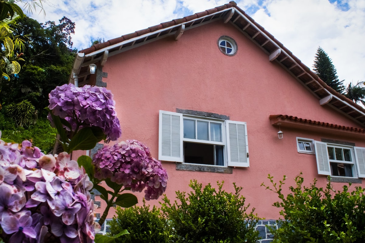 Um encanto: A sua casa na serra de Petrópolis!