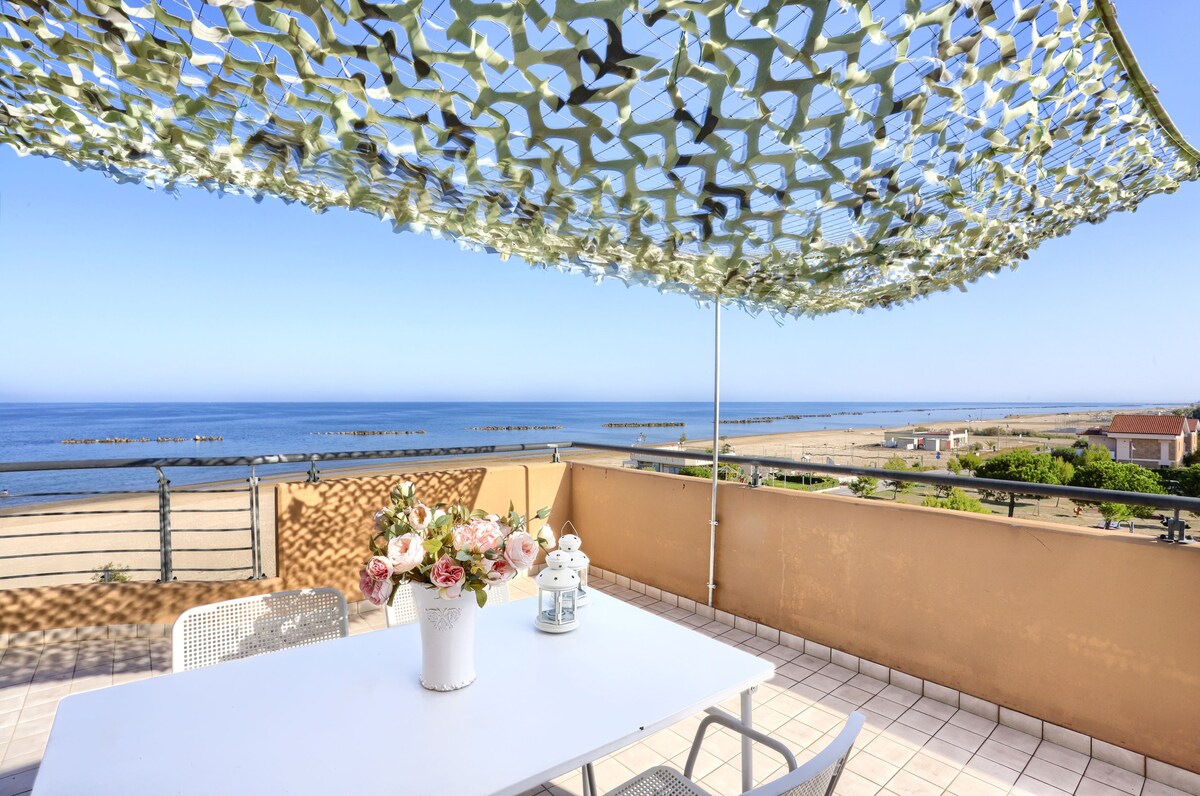 Beachfront Apartment with Terrace and views