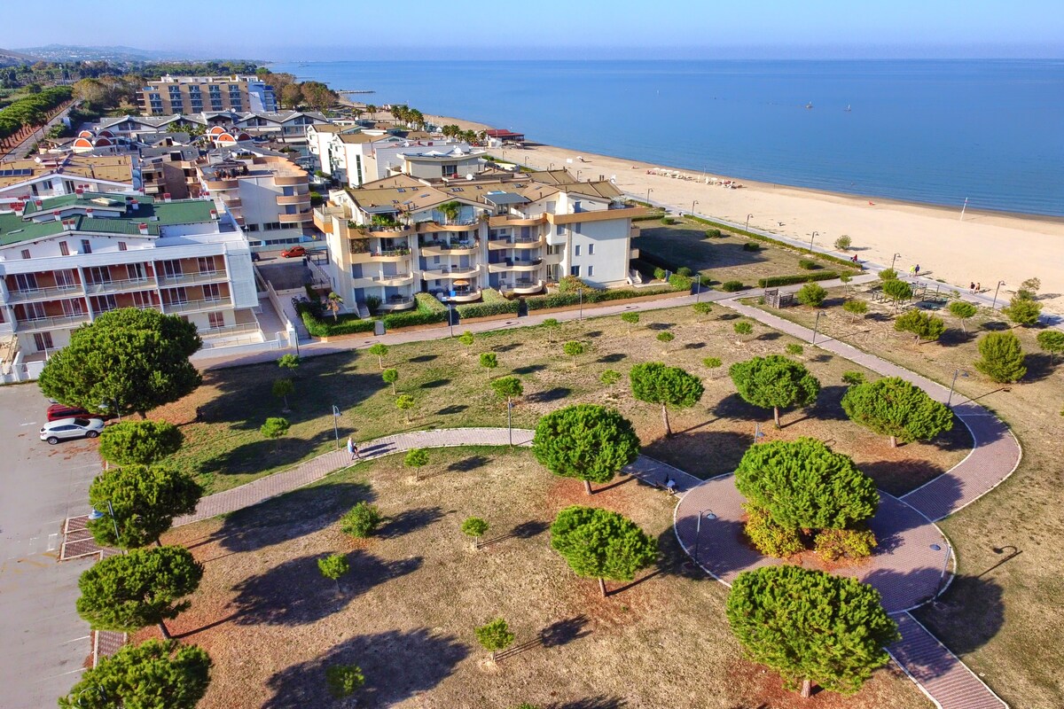 Beachfront Apartment with Terrace and views