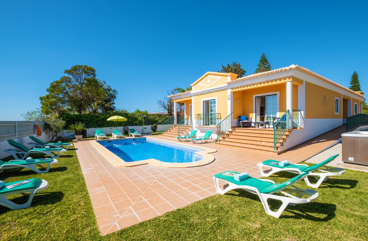 Amazing Villa, Heatable Pool, Jacuzzi, A/C, Wi-Fi