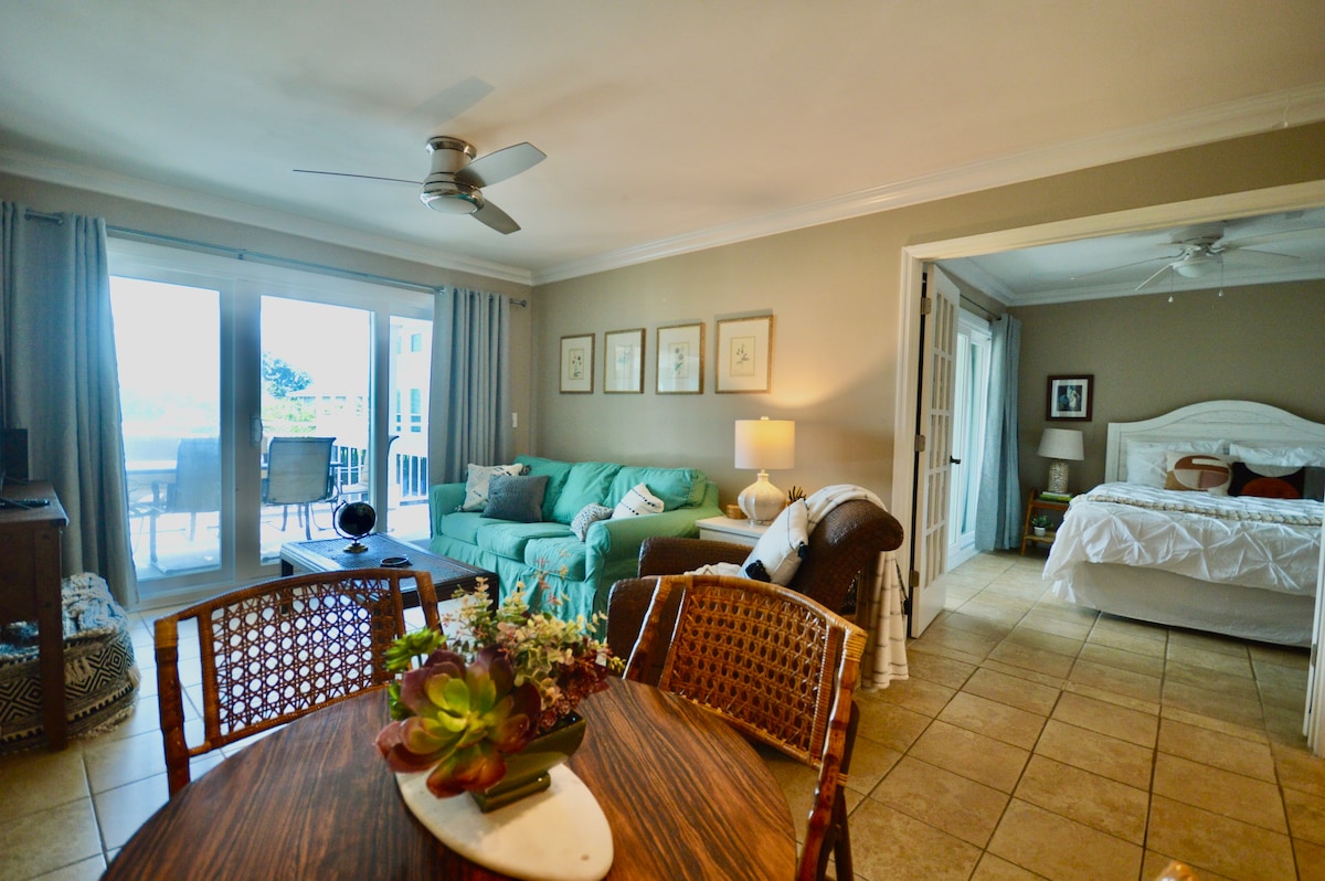 Pet-friendly boho beach villa on Seabrook Island!