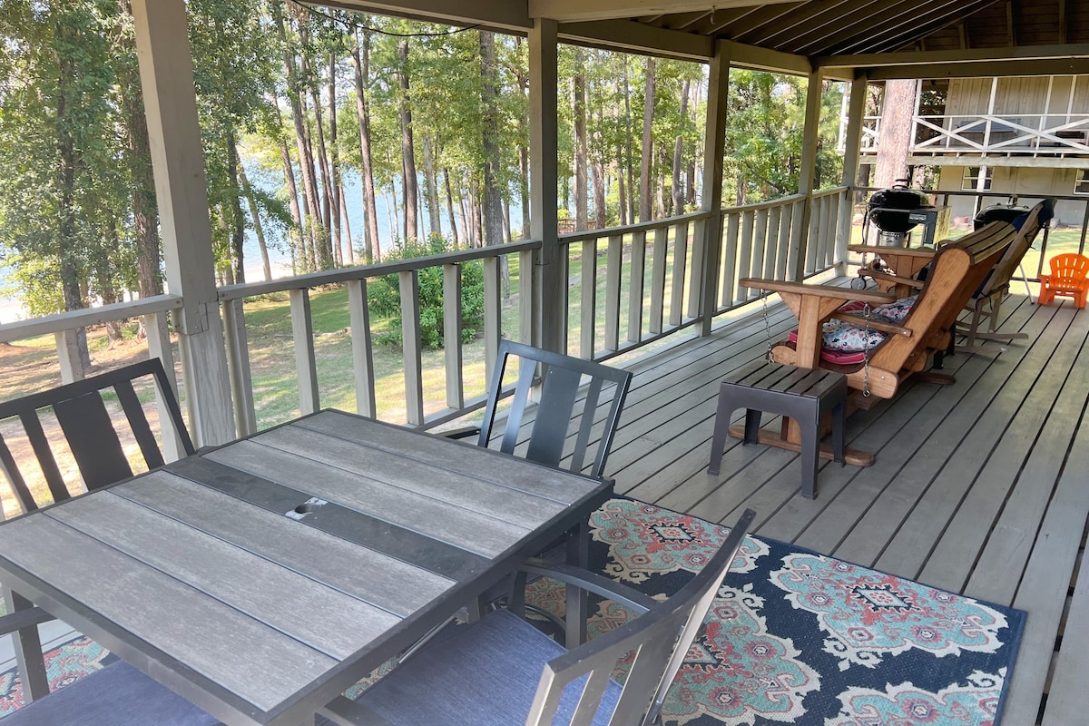 Waterfront house in Tiger Creek on Sam Rayburn!