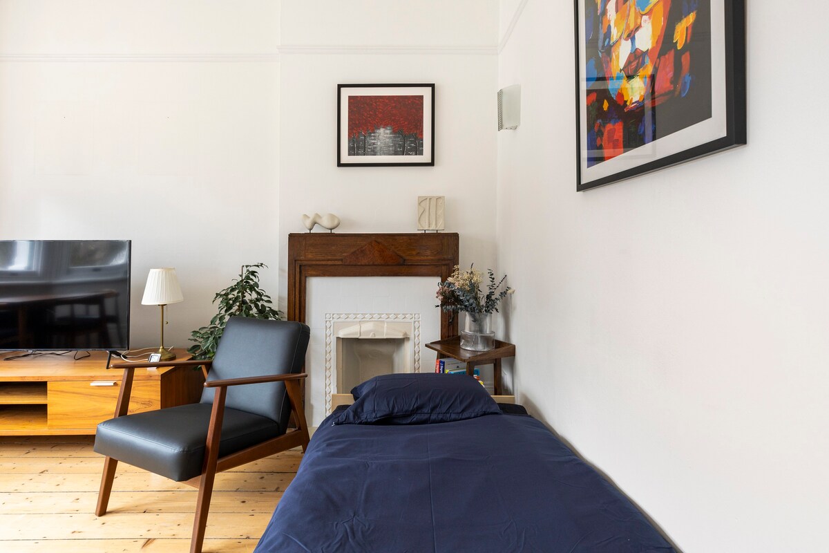 西伦敦维多利亚式公寓，提供1张单人床