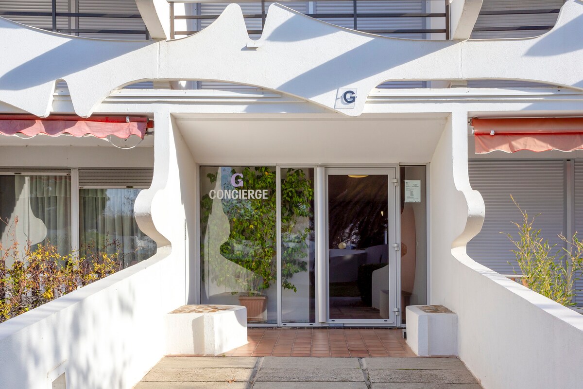 Studio cabine avec piscine et plage à 150 mètres