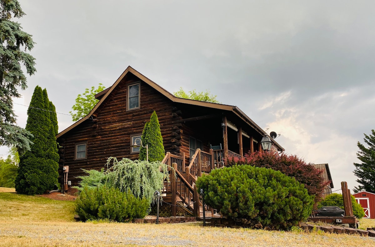 Log Home on Liberty Line Hill