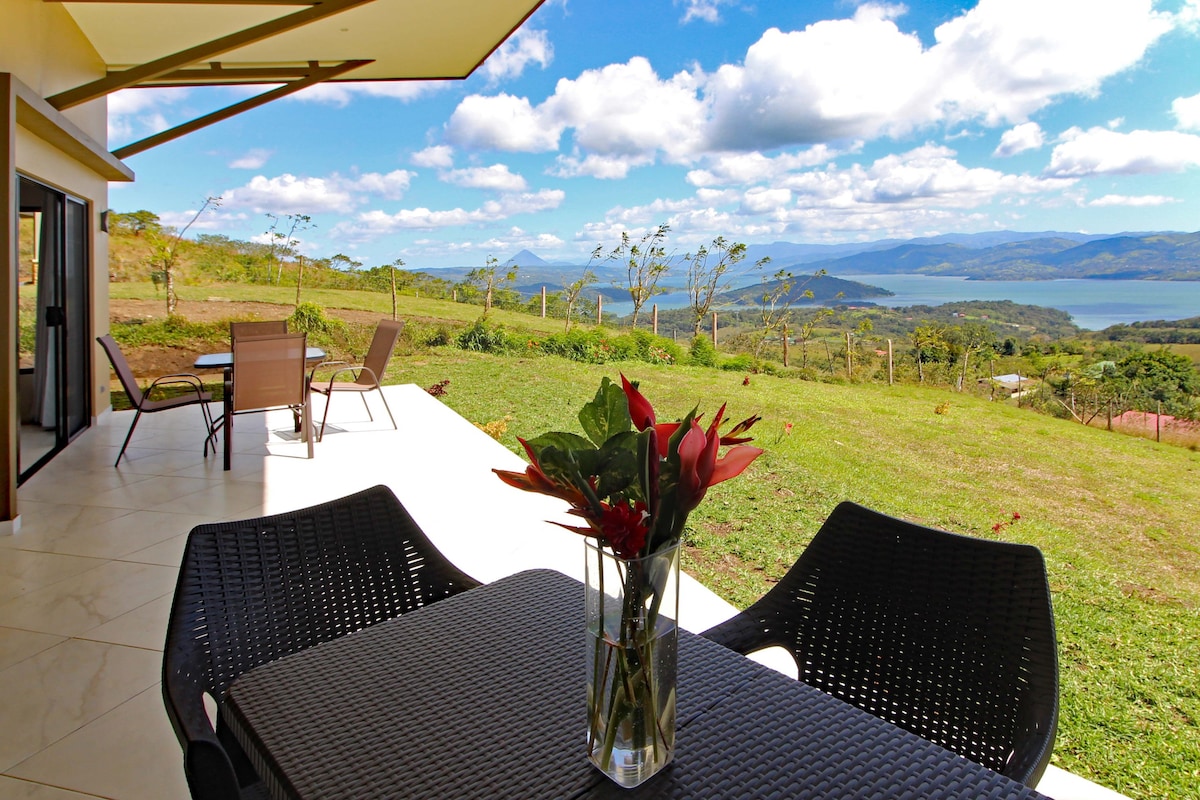 Volcano Lake View Home