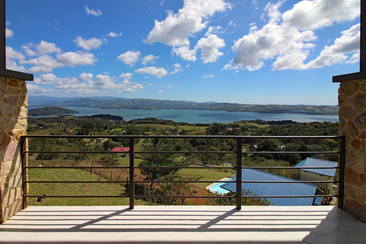 Volcano Lake View Home