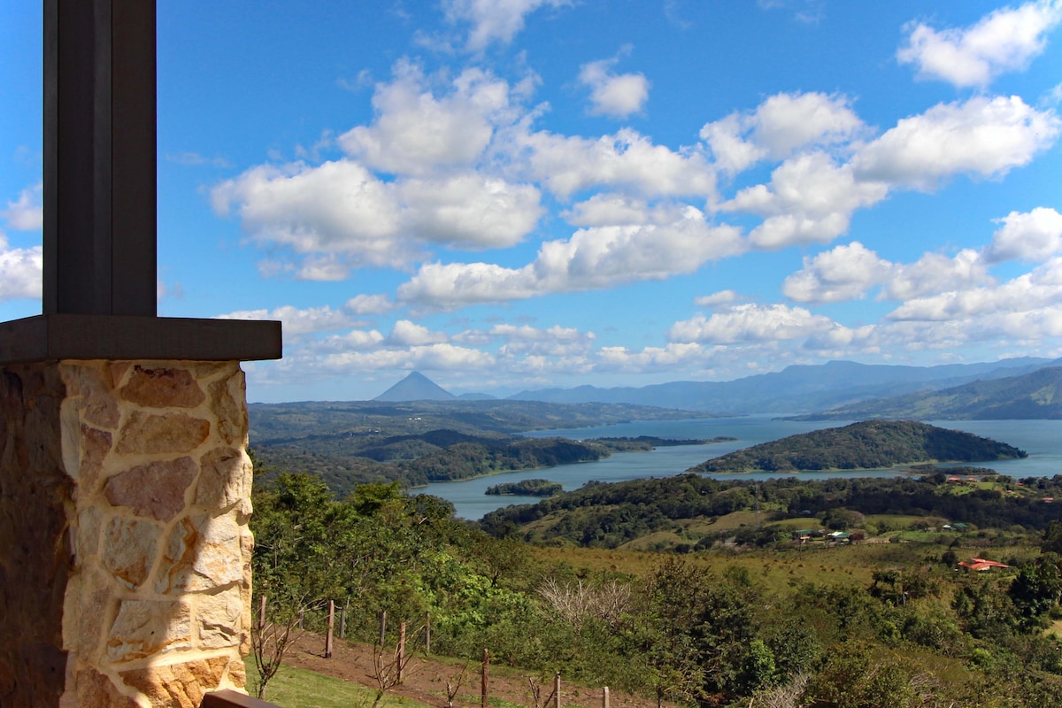 Volcano Lake View Home