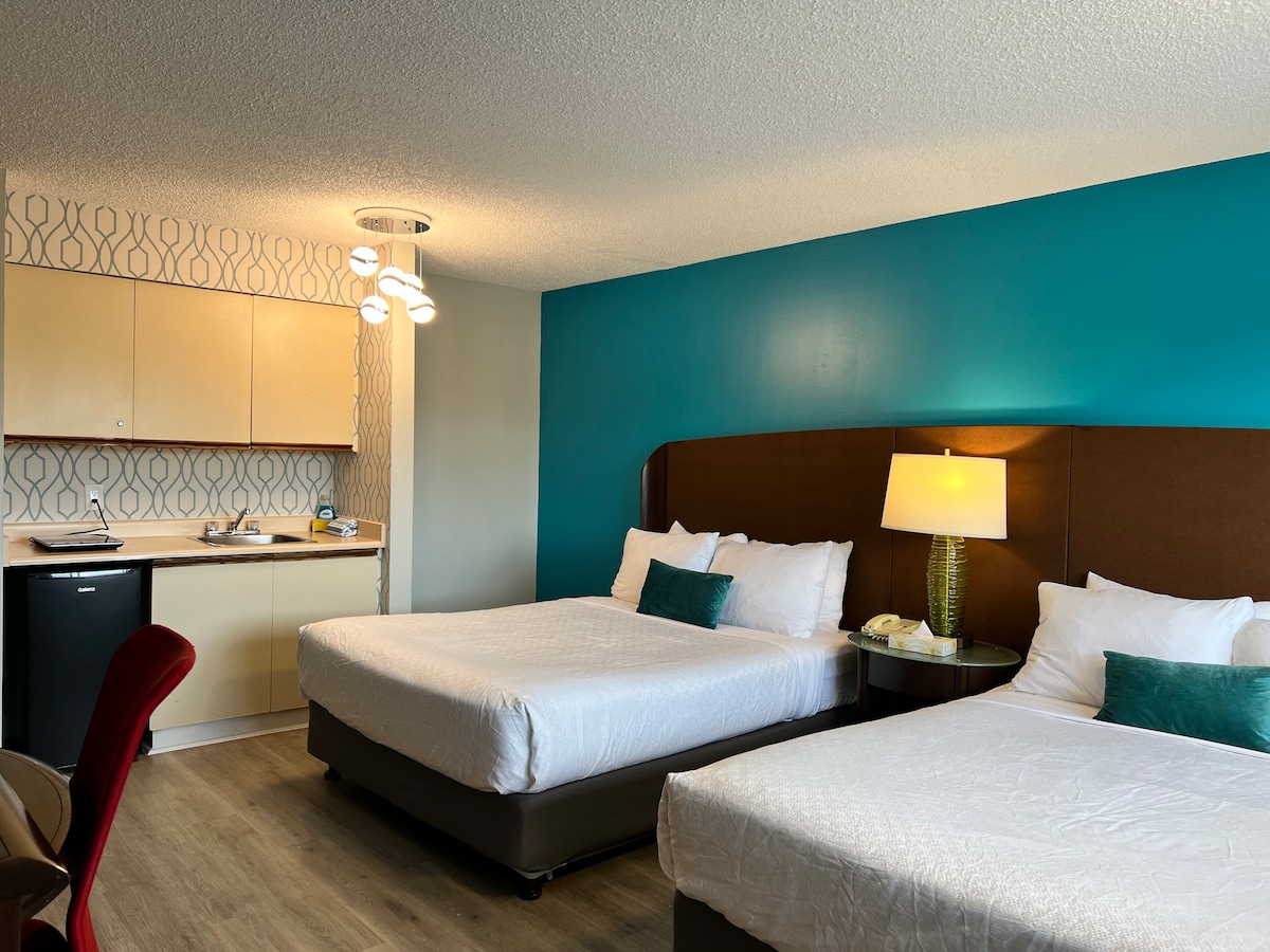 Bright Hotel Room by the Beach H