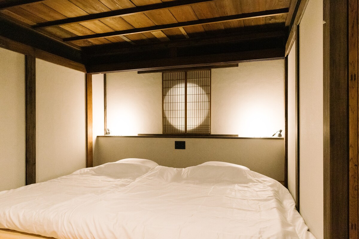 和歌山熊野。两间卧室和两间浴室"整套房子出租"连接两个房间
