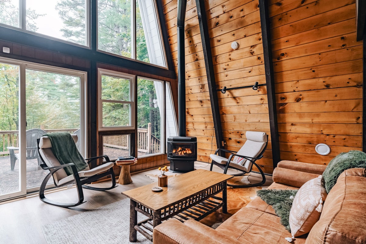 Newly renovated Chalet minutes to skiing!