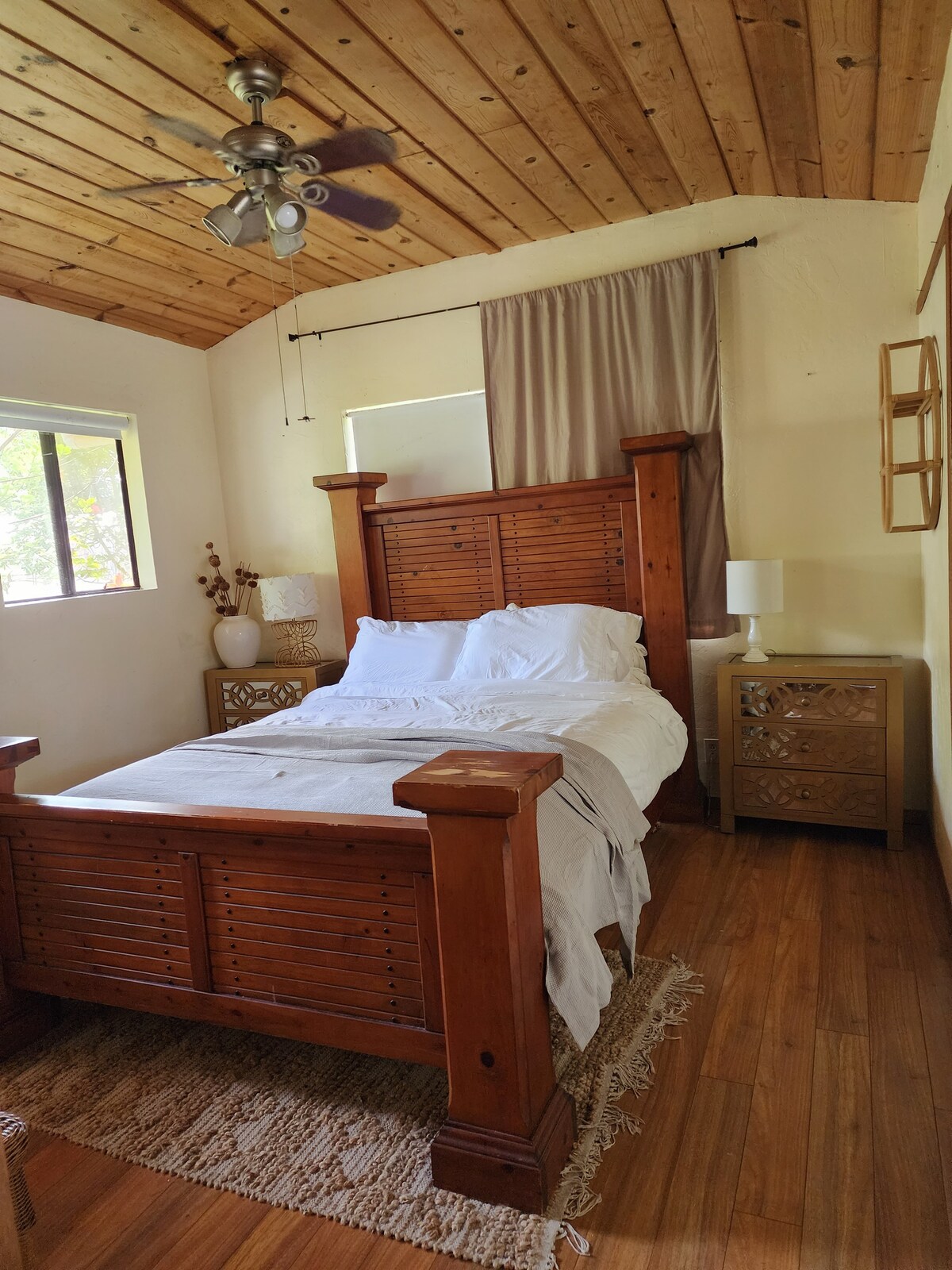 Quaint private farmhouse cottage bedroom