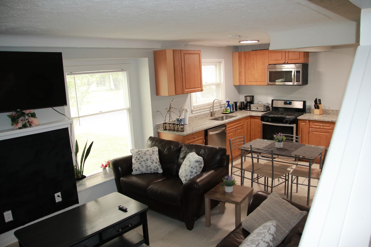 Newly Renovated Family-Friendly in Harper Woods: