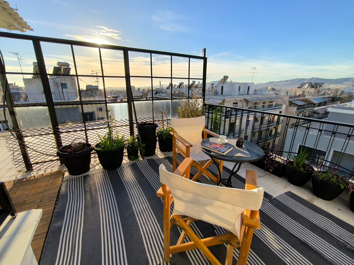 Cozy loft overlooking Athens