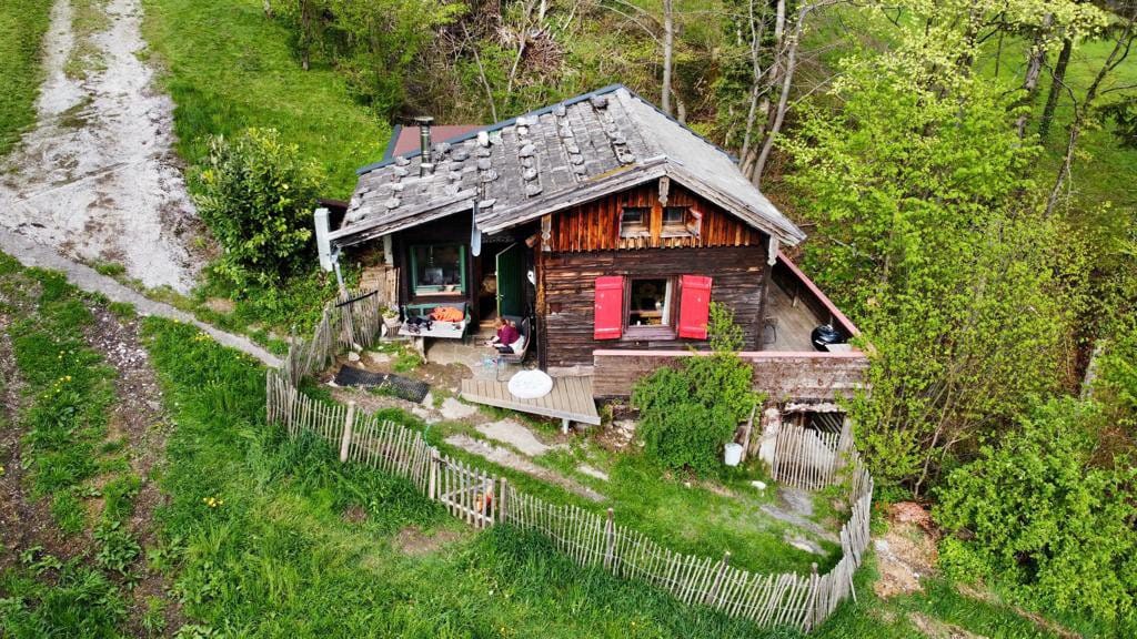 NEU: idyllische Designer-Hütte/700 m
