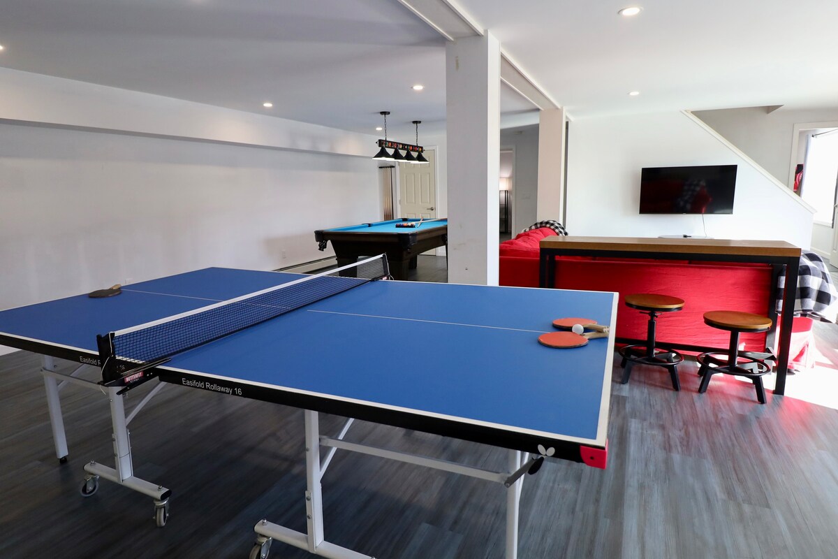 Family Home, Hot-Tub, Pool Table, Ping Pong