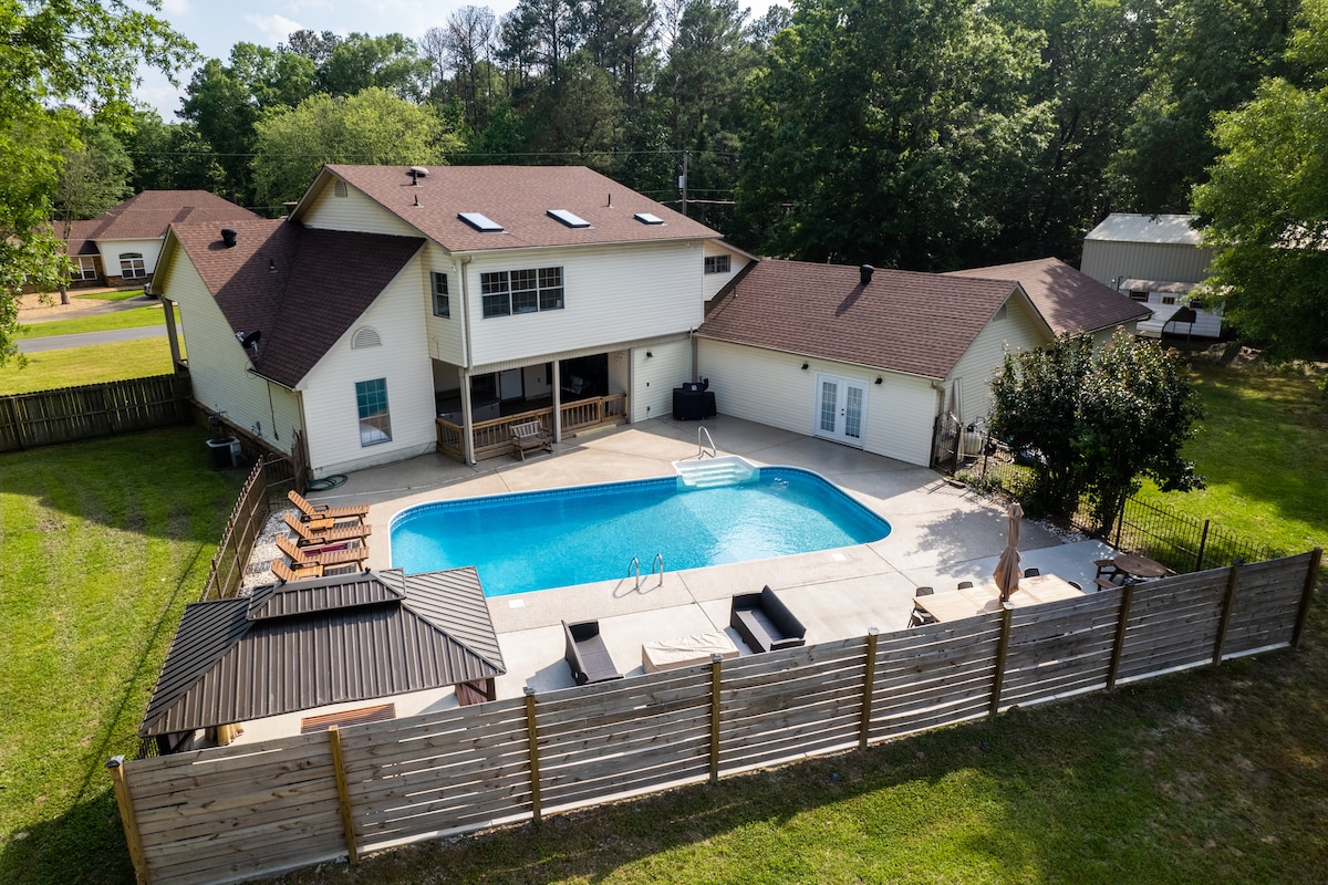 Serene Rustic Farmhouse  Pool+Hot Tub+Bar+Fire pit