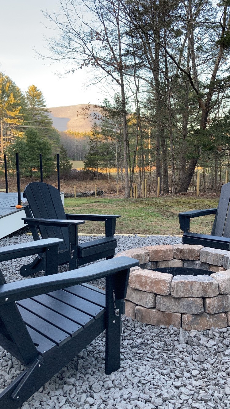 Stunning Mountain Views, Hot Tub, & Fireplace