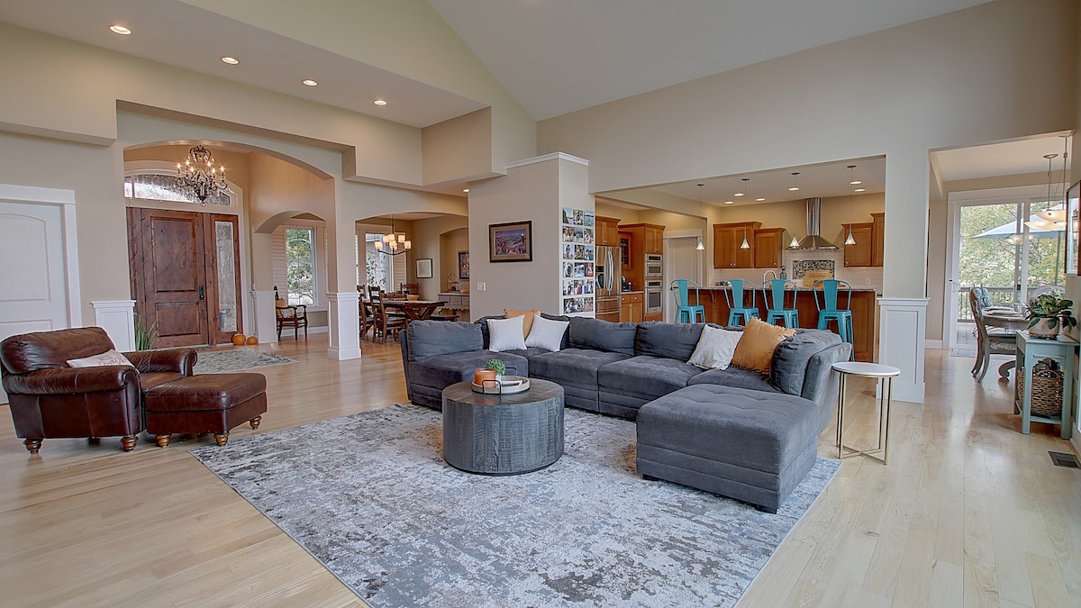 Luxury Missoula Friends And Family Home