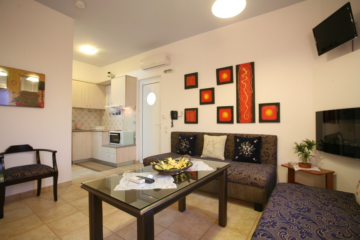 Aigli apartments, Ground floor