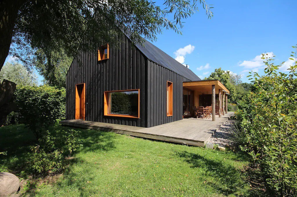 Modernes Holzhaus am Bodden