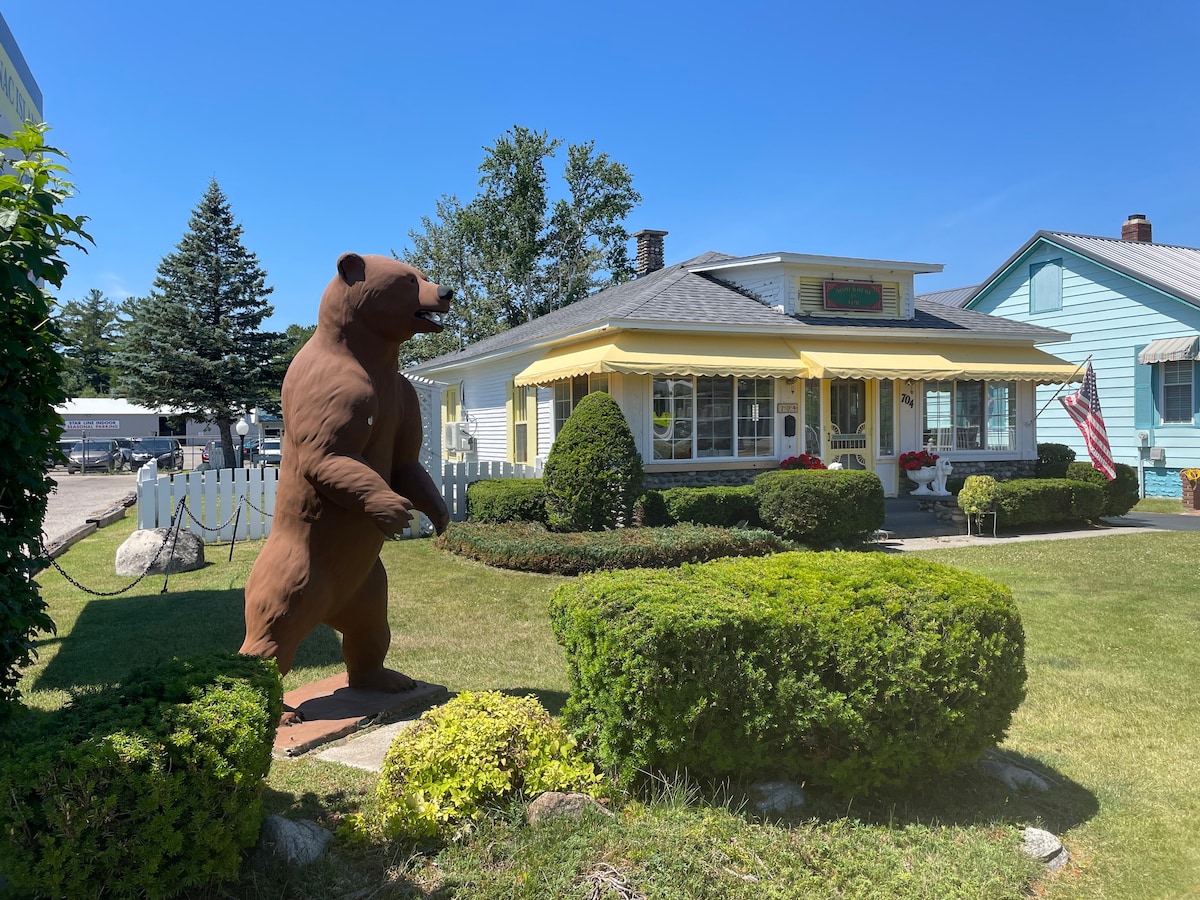 Somewhere in Time Cottage, Mackinaw City, MI