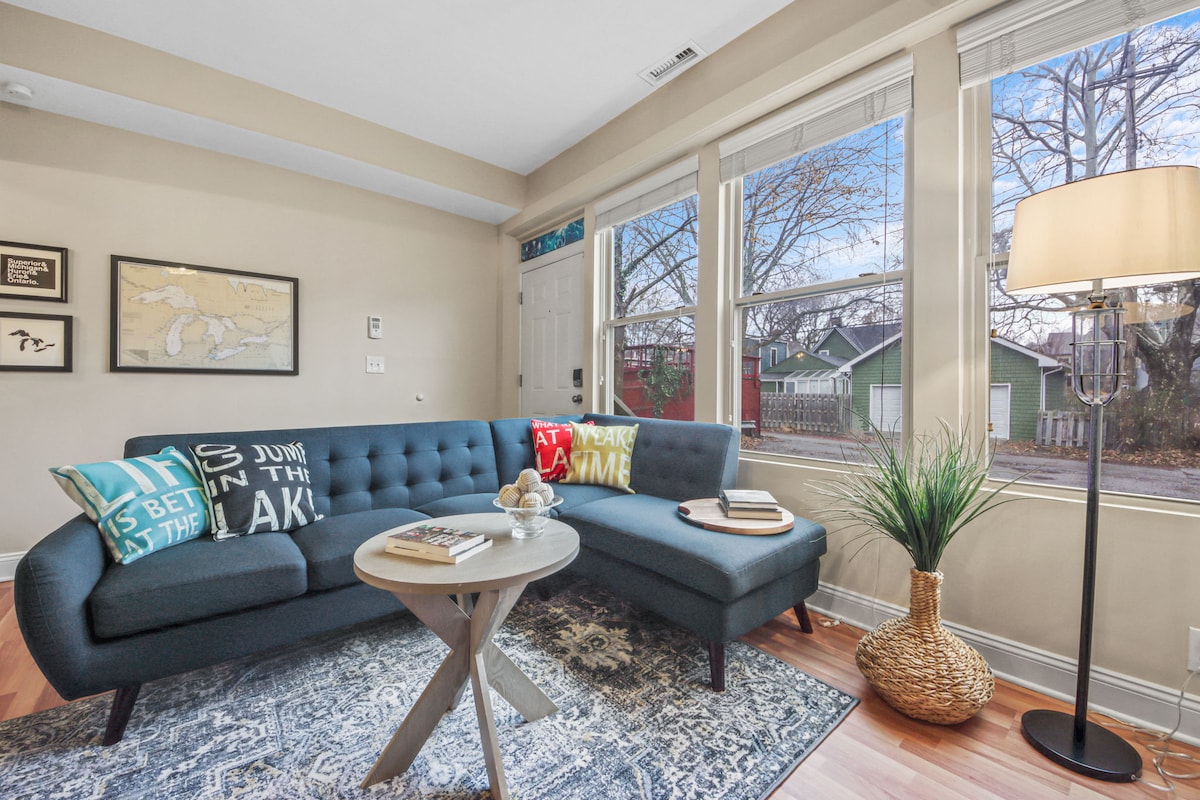 Charming and Bright 2BR Condo in Ohio City