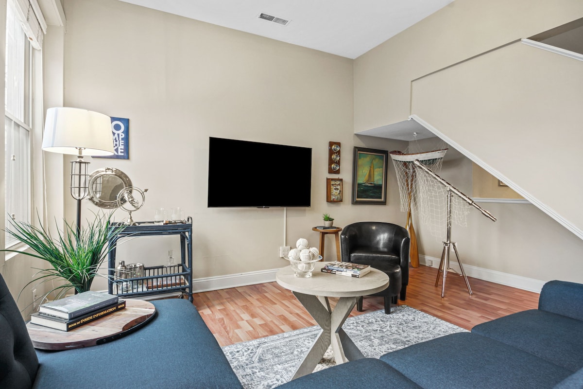 Charming and Bright 2BR Condo in Ohio City