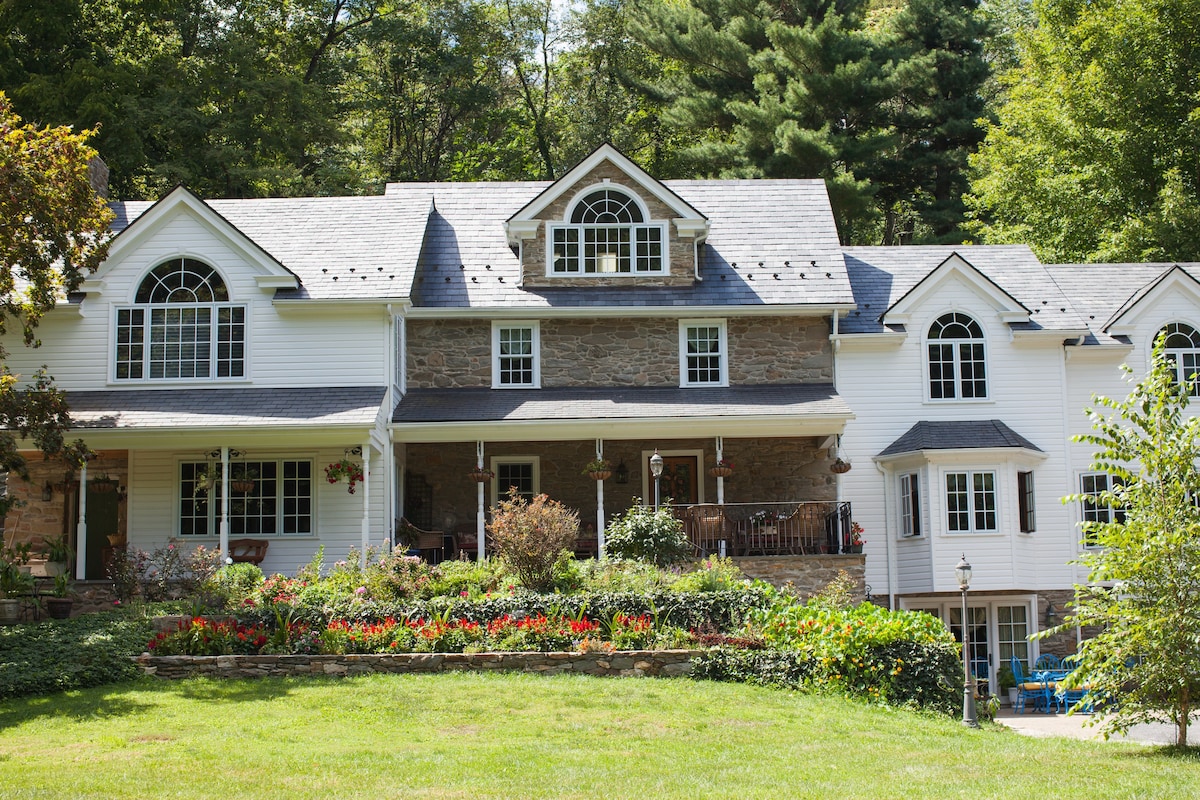 Windows on the Stream Suite at FC Manor B&B