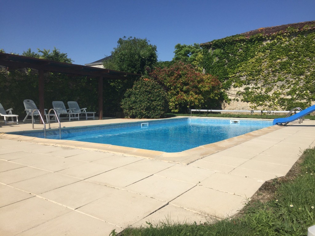 Large traditional house and pool