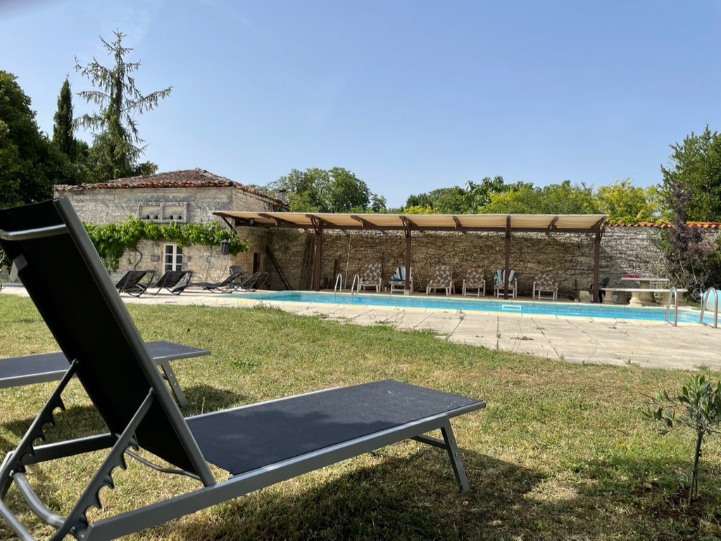 Large traditional house and pool