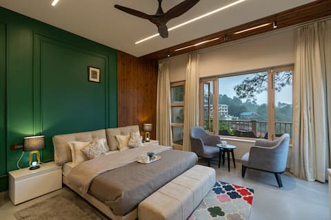 Entire Floor: Ultra Luxury Villa 4 Rooms: Jacuzzi