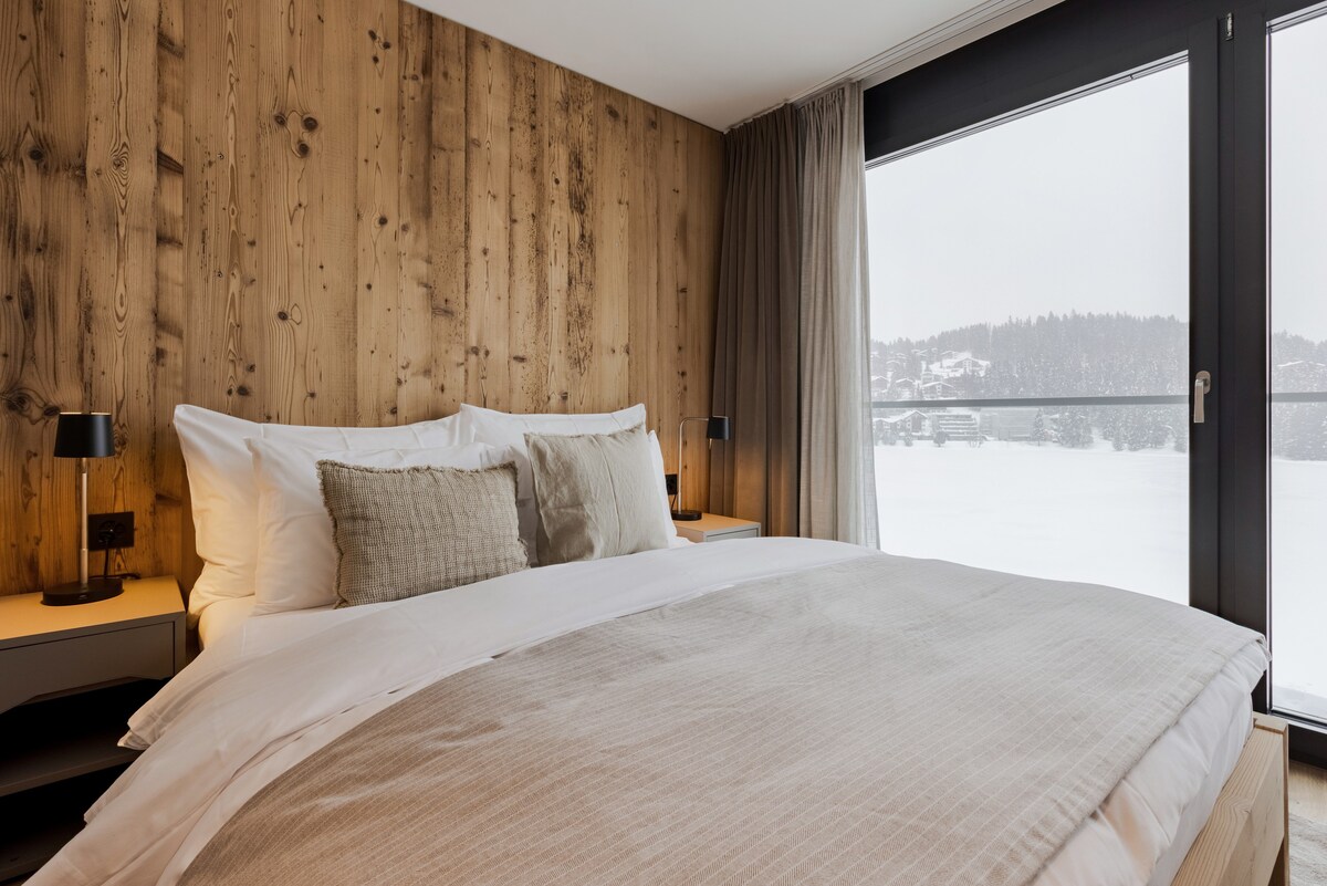 Lake View 1-Bedroom Suite