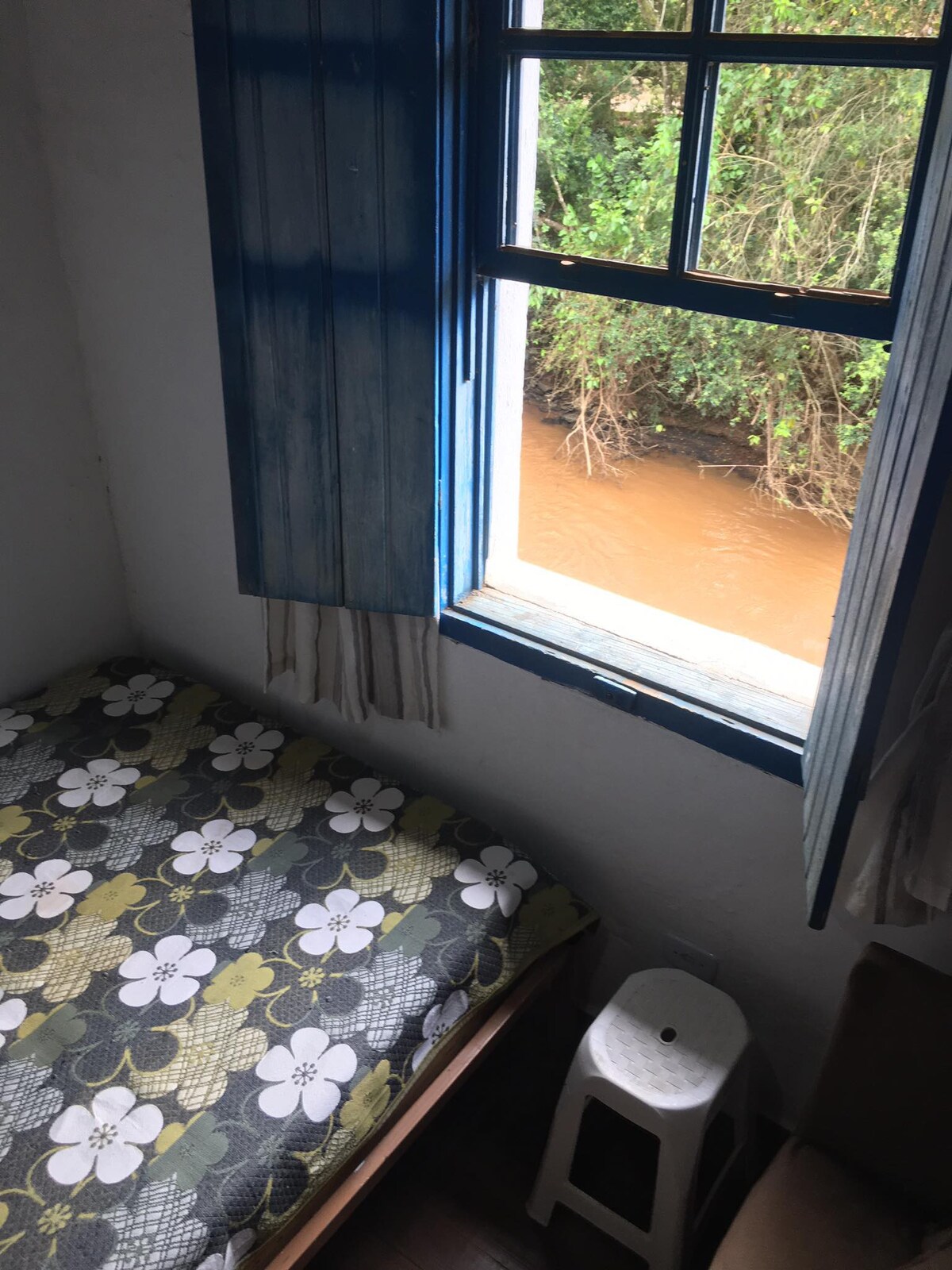 Quarto casa beira rio