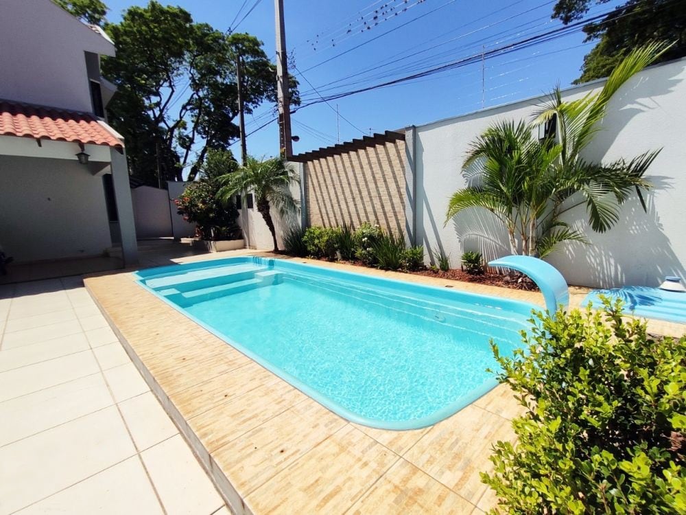 Área com Piscina e Churrasqueira dentro da cidade