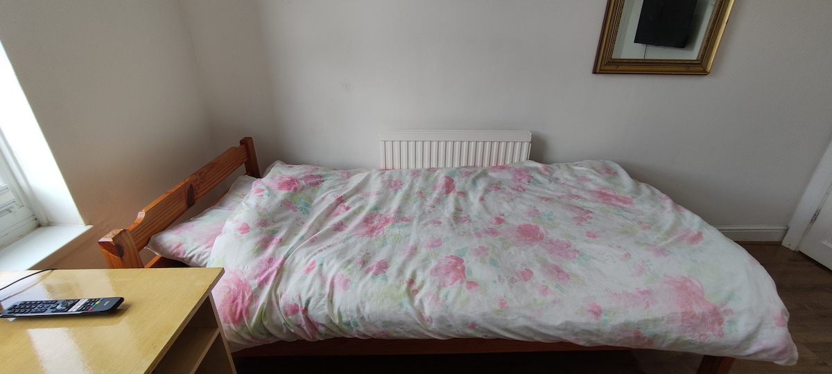 Cosy first floor single room for 1 guest in S11