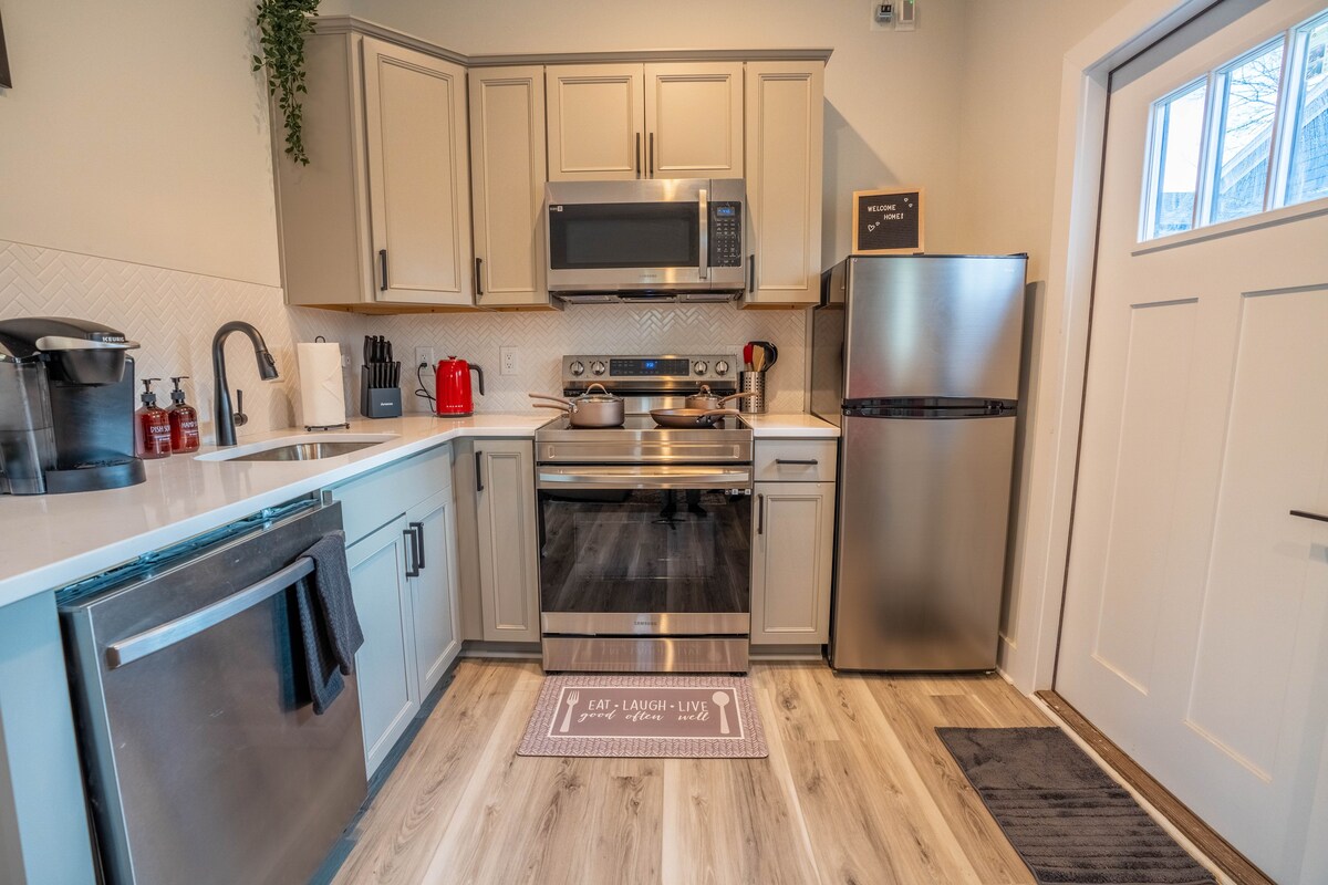 Cozy Extended Stay - Tiny House near Uptown & UNCC