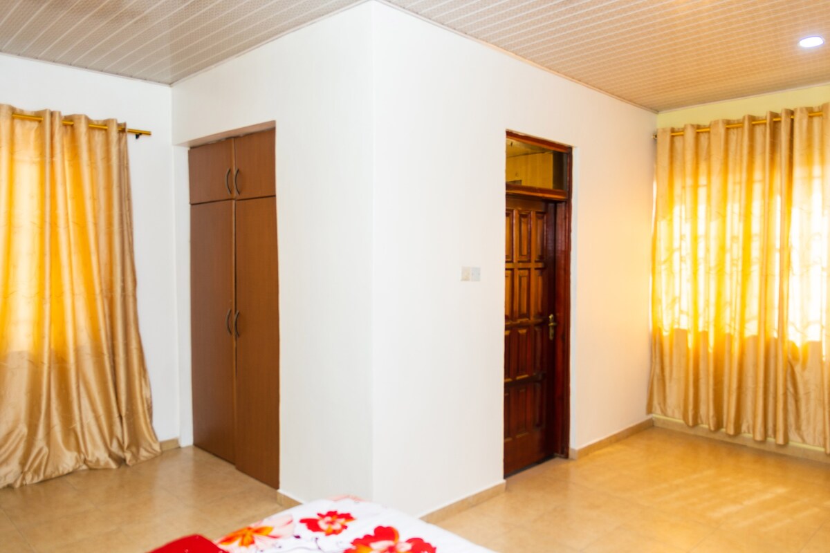 Cozy and Warm Apartment for 4 in Accra