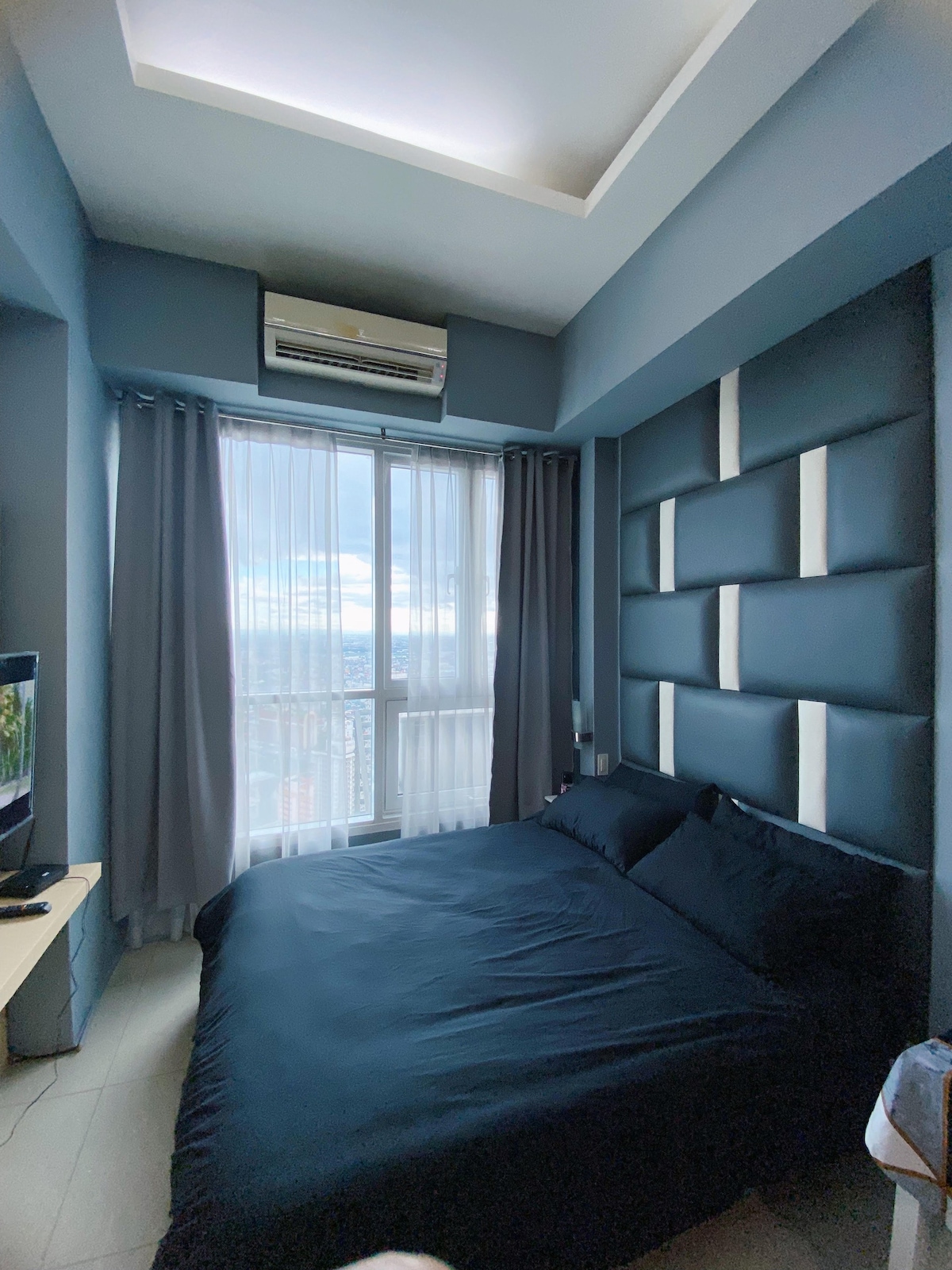 Makati的舒适公寓，配备Netflix、泳池和无线网络