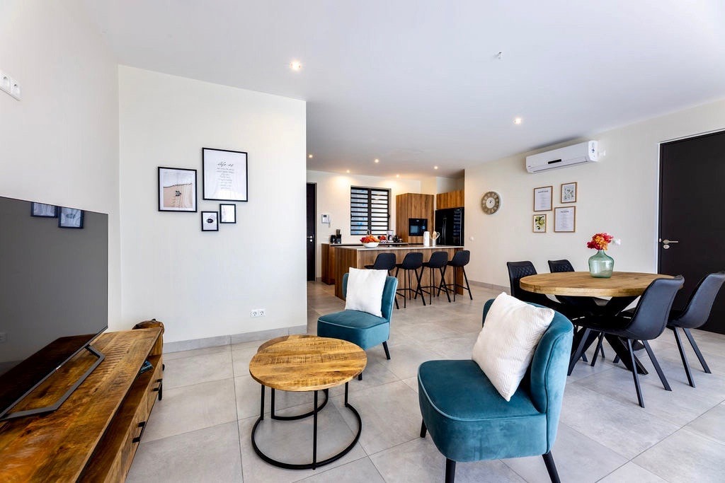 Luxury & modern 2 bedroom apartment | Coral Estate