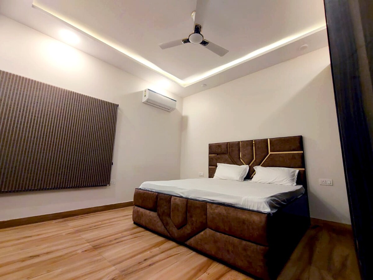 Cozy Rooms in Noida