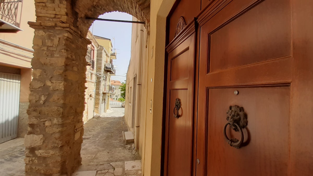 Casa a Cammarata in Sicilia. Archi di S. Giacomo