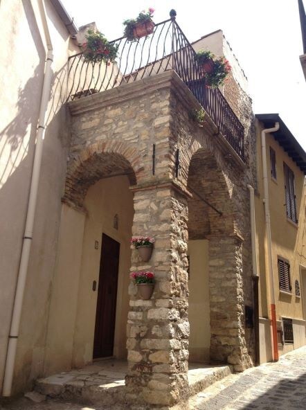 Casa a Cammarata in Sicilia. Archi di S. Giacomo