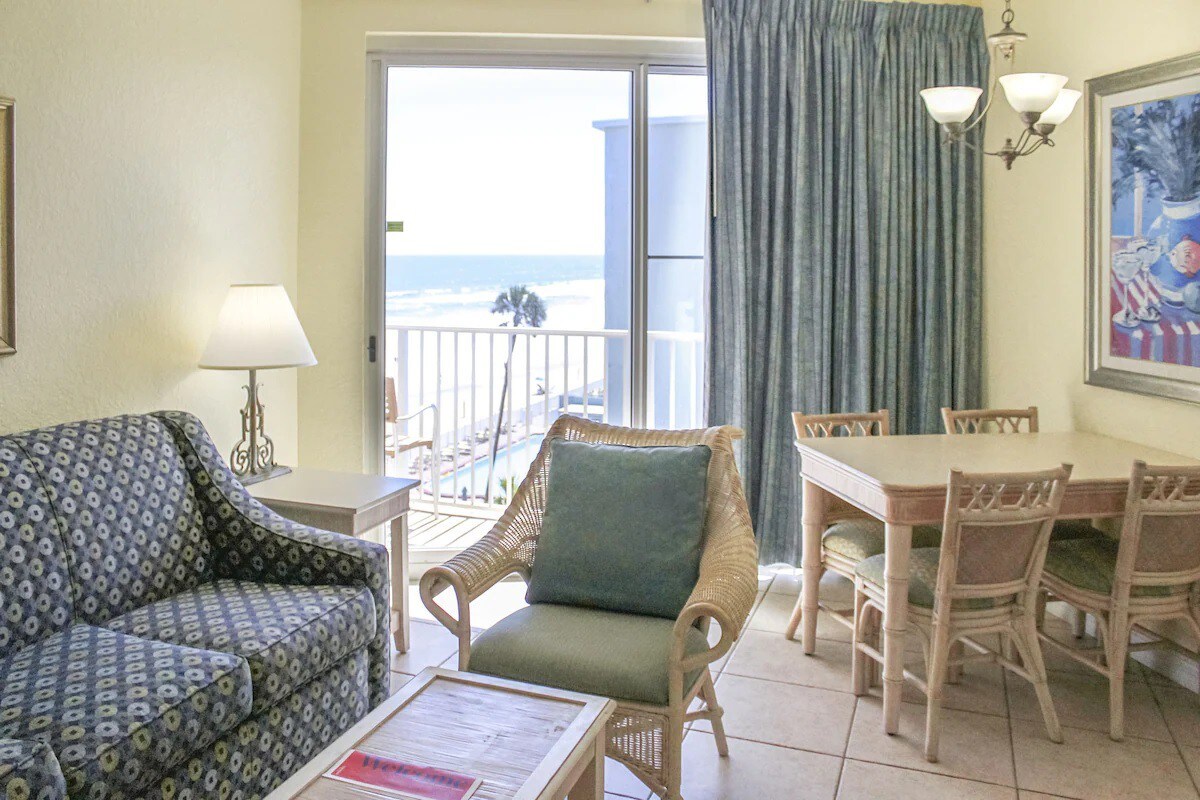 Coastal Getaway: 1-BDR Condo, Ormond Bea