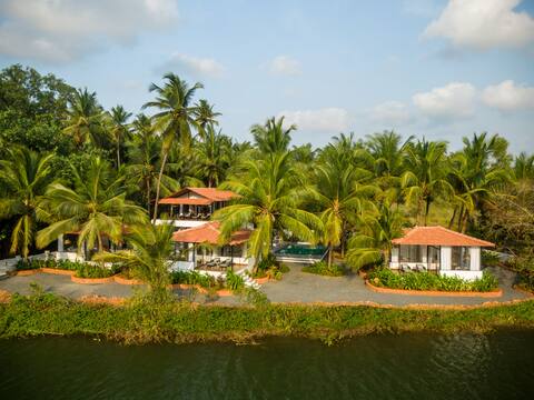 Entire Resort * Private Pool * River Facing